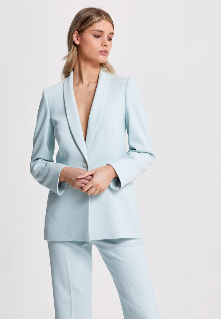 Darcie, a minimalist wardrobe must-have. This investment-worthy tailored tux jacket is engineered with a classic shawl collar and simple jeet pockets. Cut to a semi fitted silhouette with a single button closure. Fabricated in our signature double crepe with a hint of stretch. The perfect balance between classic & elegance. Pair with a simple tee or elevate the look with the co-ordinating kelly pant.