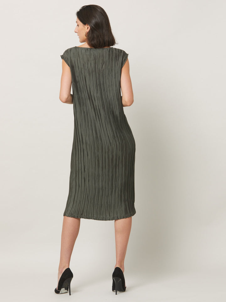 Dress for the occasion in the gemma dress. cut in an olive polished pleated fabric with contrasting satin band across the mid-riff, the ideal combination to accentuate the profile. An easy-fitting silhouette that falls to the mid-calf, features pockets and an elegant key-hole back neck detail. simply pair with heels for effortless elegance.
