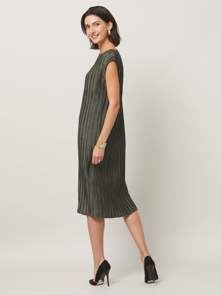 Dress for the occasion in the gemma dress. cut in an olive polished pleated fabric with contrasting satin band across the mid-riff, the ideal combination to accentuate the profile. An easy-fitting silhouette that falls to the mid-calf, features pockets and an elegant key-hole back neck detail. simply pair with heels for effortless elegance.