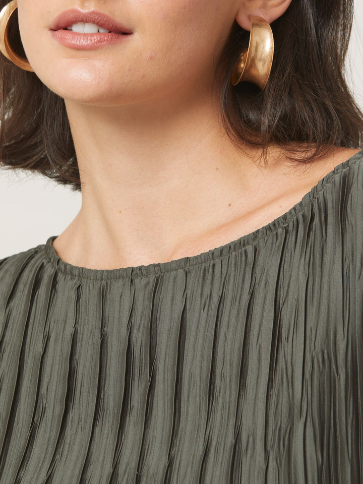 Dress for the occasion in the gemma dress. cut in an olive polished pleated fabric with contrasting satin band across the mid-riff, the ideal combination to accentuate the profile. An easy-fitting silhouette that falls to the mid-calf, features pockets and an elegant key-hole back neck detail. simply pair with heels for effortless elegance.