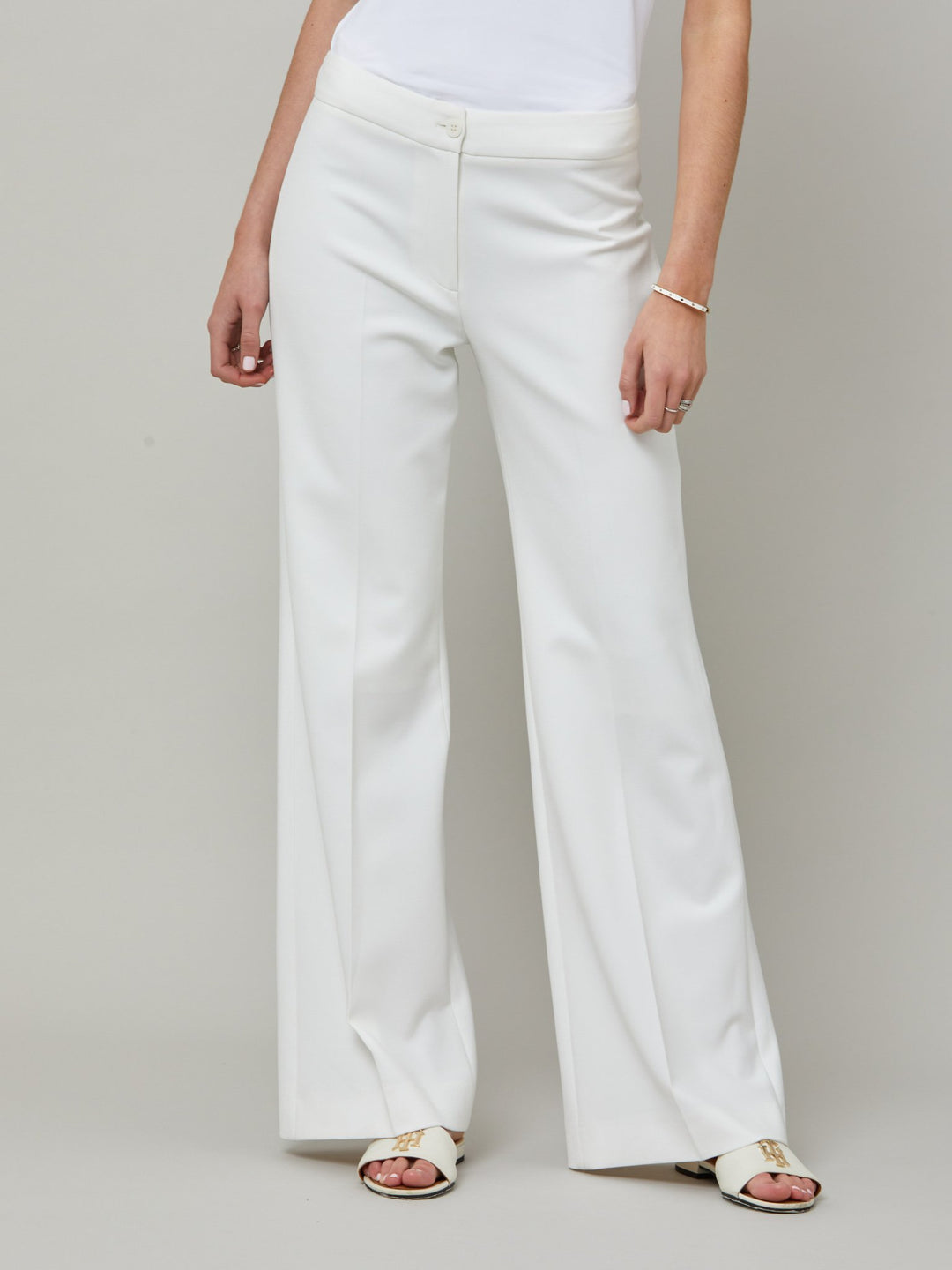 front picture of Kelly, an iconic white flare pant. Crafted in sustainable double crepe with a hint of stretch. Revisit the 70's for this season’s game-changing look. Flares are sophisticated, comfortable & leg-lengthening. Guaranteed to flatter the form & never far from fashion’s front line.