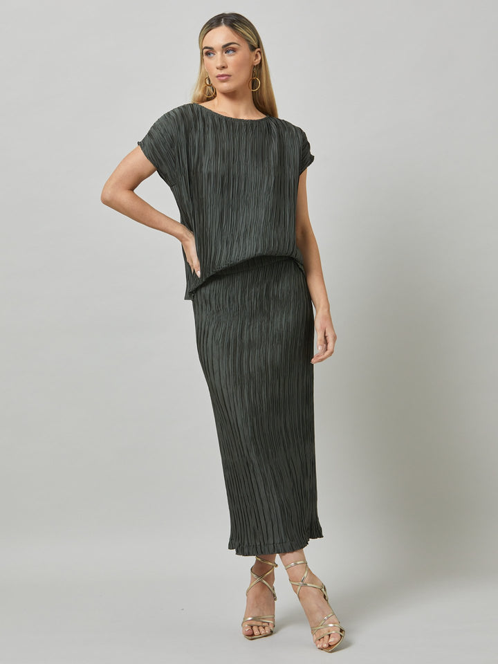 Roz, tube skirt in polished olive pleats. a simple wardrobe essential, the perfect foil for the matching lucy olive pleated top. This hardworking, travel-friendly fabric will inject some seriously easy-going cool into your everyday.