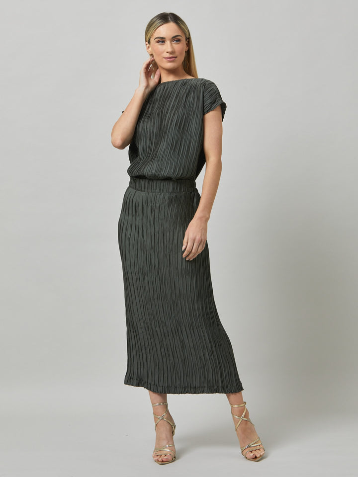 Roz, tube skirt in polished olive pleats. a simple wardrobe essential, the perfect foil for the matching lucy olive pleated top. This hardworking, travel-friendly fabric will inject some seriously easy-going cool into your everyday.
