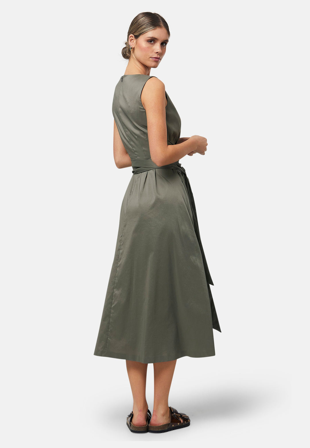 Introducing Avril, a sleeveless dress showcasing a tie waist and flattering empire line silhouette that gracefully skims the body, culminating in a chic mid-calf hemline. Perfect for holiday getaways, summer soirees and wedding events.
