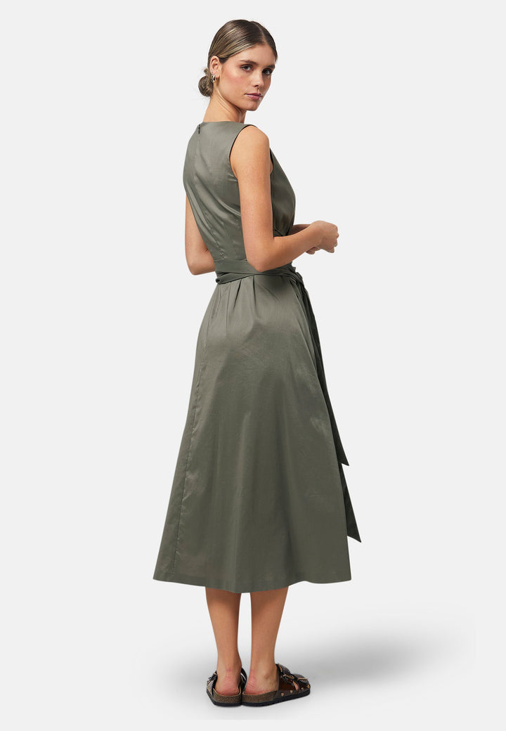 Introducing Avril, a sleeveless dress showcasing a tie waist and flattering empire line silhouette that gracefully skims the body, culminating in a chic mid-calf hemline. Perfect for holiday getaways, summer soirees and wedding events.
