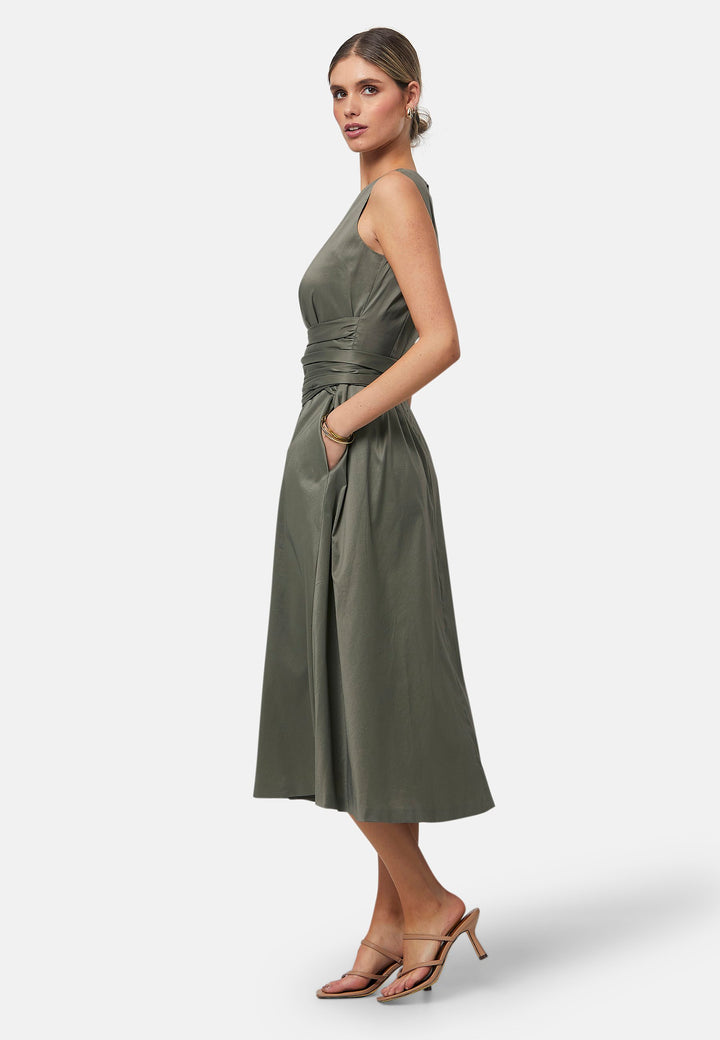 Introducing Avril, a sleeveless dress showcasing a tie waist and flattering empire line silhouette that gracefully skims the body, culminating in a chic mid-calf hemline. Perfect for holiday getaways, summer soirees and wedding events.