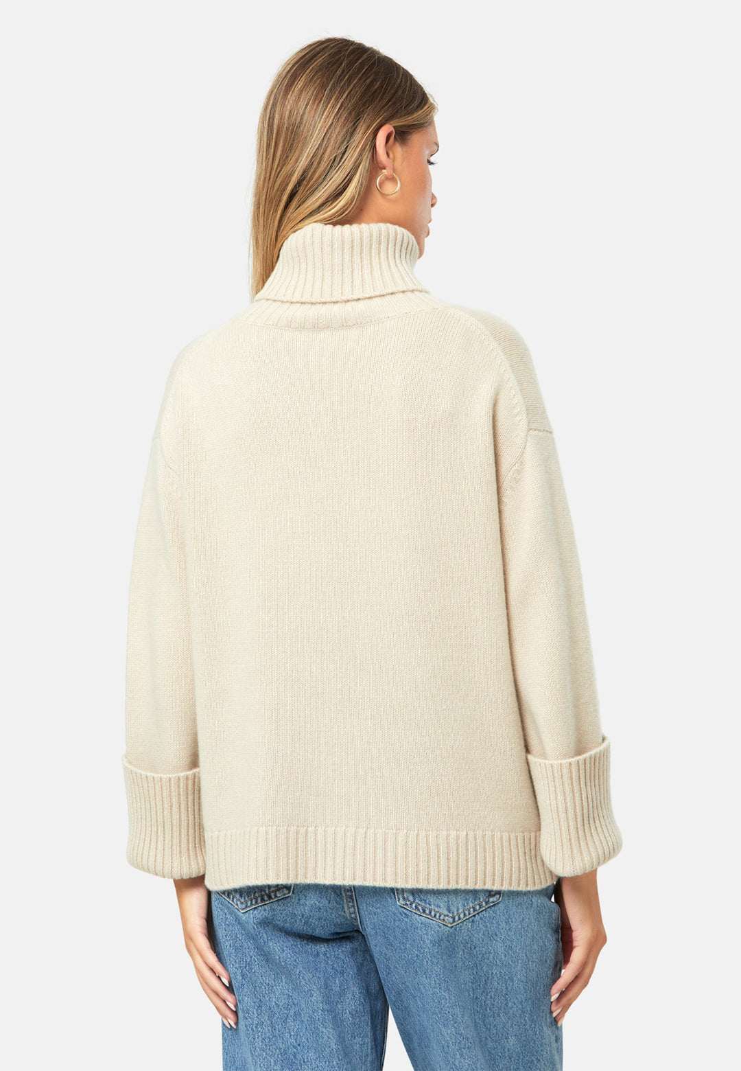 A modern take on the classic roll-neck, knitted in pure cashmere with a cloud-soft handle. Designed with a generous funnel neckline that can be folded or worn slouched, it features dropped shoulders and wide turn-back cuffs. The boxy, hip-skimming silhouette is finished with a deep rib hem for clean structure. Effortless with denim off-duty, refined with tailored trousers, and perfect layered under a long coat.