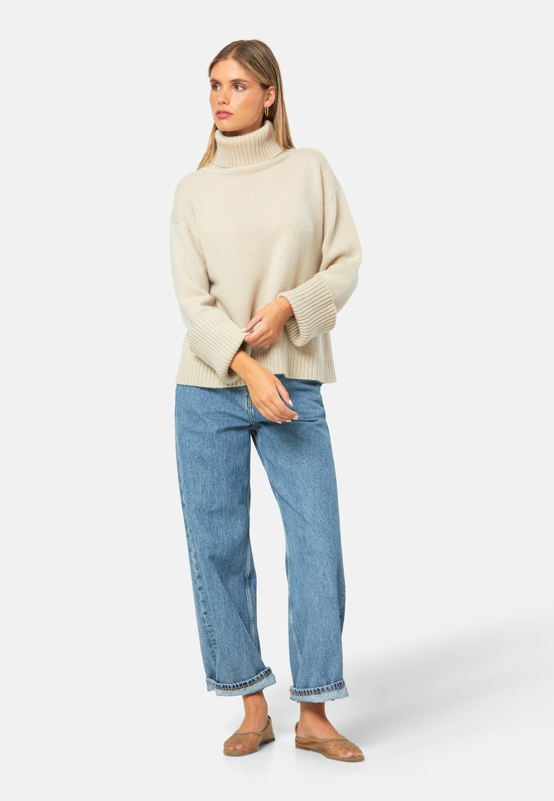 A modern take on the classic roll-neck, knitted in pure cashmere with a cloud-soft handle. Designed with a generous funnel neckline that can be folded or worn slouched, it features dropped shoulders and wide turn-back cuffs. The boxy, hip-skimming silhouette is finished with a deep rib hem for clean structure. Effortless with denim off-duty, refined with tailored trousers, and perfect layered under a long coat.