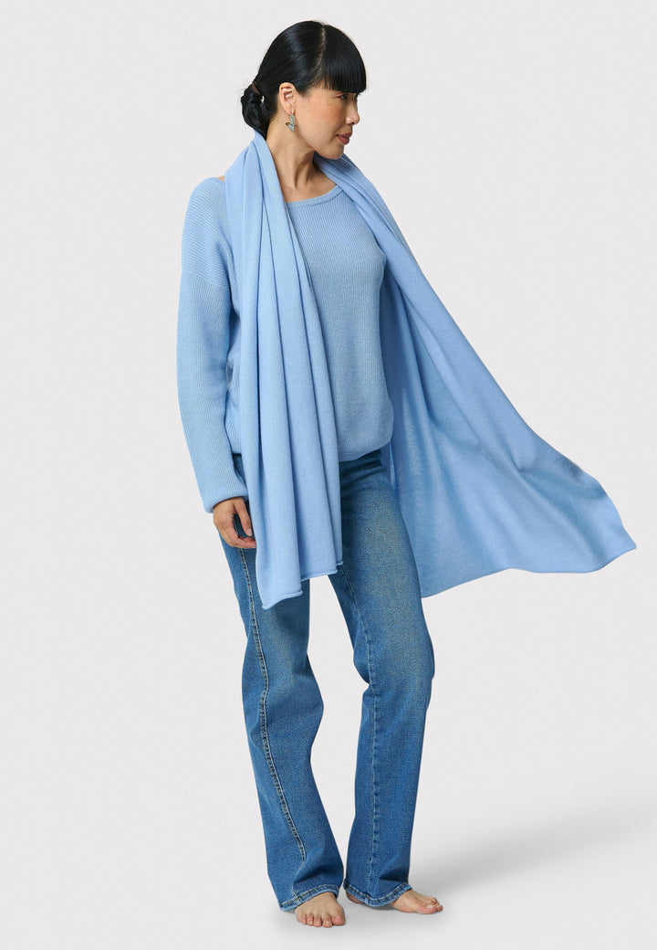 Wrap yourself in warmth and style this fall with our generous cashmere travel wrap. Crafted from the finest cashmere, this ultra-soft scarf measures 205x70 cm, offering perfect coverage for cool-weather layering. The elegant porcelain blue hue makes it a versatile, chic accessory for any outfit.