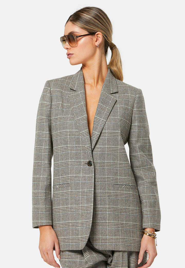 The Cassie Glen Check Jacket, a contemporary silhouette crafted in a soft-touch Magee lamsbwool. This boyfriend blazer boasts a minimalist design with a single button fastening and an oversized, slightly boxy silhouette. Pair the Marlena sleeveless cashmere top and matching Lyra Trousers, an effortless outfit.