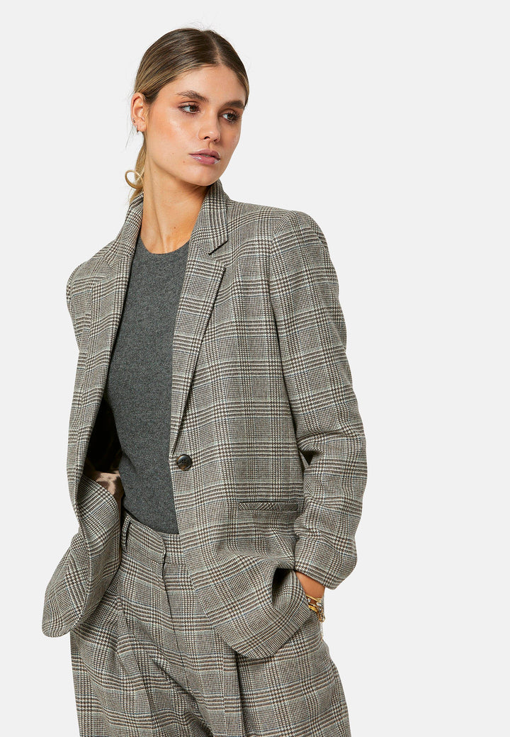 The Cassie Glen Check Jacket, a contemporary silhouette crafted in a soft-touch Magee lamsbwool. This boyfriend blazer boasts a minimalist design with a single button fastening and an oversized, slightly boxy silhouette. Pair the Marlena sleeveless cashmere top and matching Lyra Trousers, an effortless outfit.