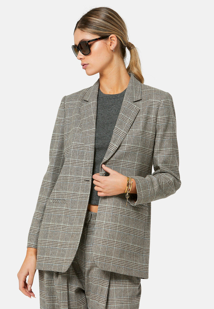 The Cassie Glen Check Jacket, a contemporary silhouette crafted in a soft-touch Magee lamsbwool. This boyfriend blazer boasts a minimalist design with a single button fastening and an oversized, slightly boxy silhouette. Pair the Marlena sleeveless cashmere top and matching Lyra Trousers, an effortless outfit.