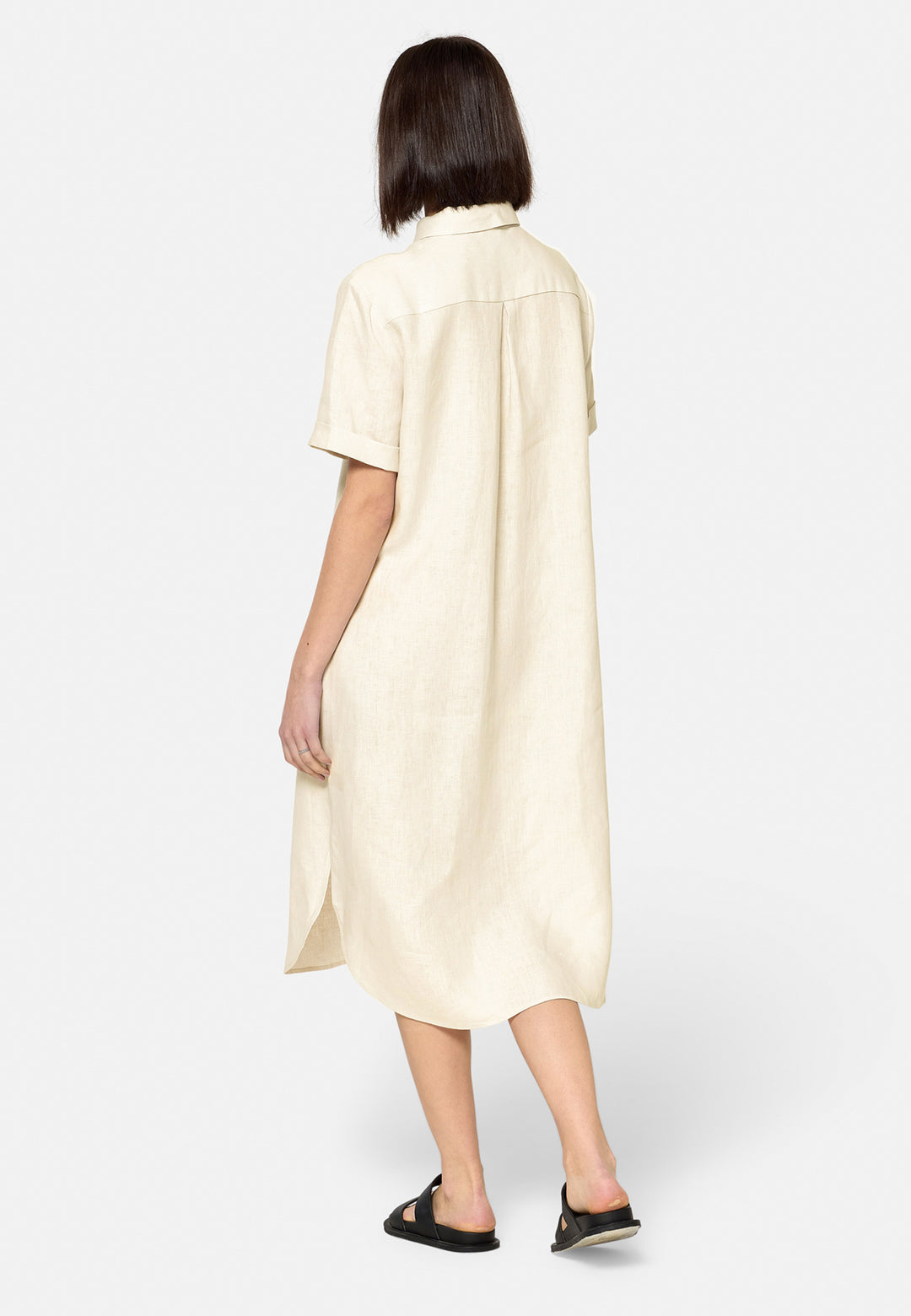 Bella, a relaxed Ecru shirt dress, offers effortless style with its button-down front, short T-shirt length sleeves, and curved hem. Crafted from breathable Baird McNuit Irish linen fabric, it’s perfect for warm-weather days. It combines comfort and versatility, making it a great choice for casual outings or laid-back weekends.
