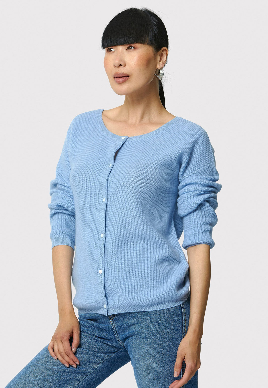The Greta Cashmere Cardigan in Porcelain Blue brings a touch of elegance and versatility to your wardrobe. Designed with ribbed detailing and a neat finish, this reversible cardigan can be worn as a button-back jumper for a modern twist or layered over the Marlena Cashmere Sweater-Vest for a seamless look. Made from luxurious cashmere, it provides exceptional comfort and sophistication, making it an essential piece for any stylish collection.
