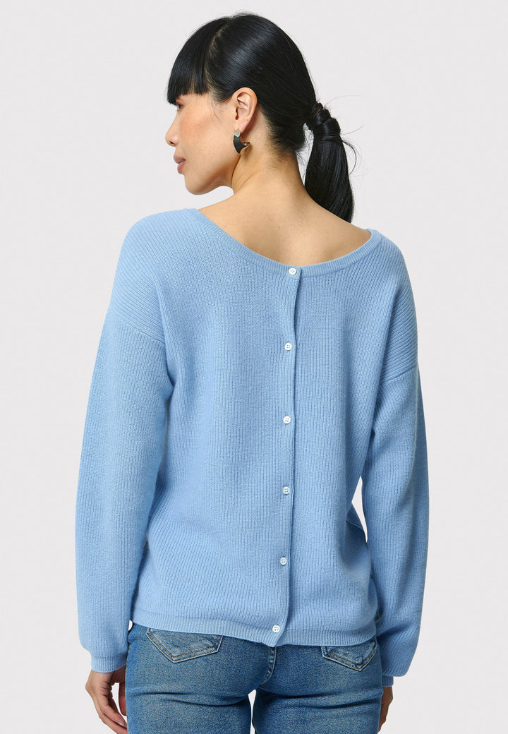 The Greta Cashmere Cardigan in Porcelain Blue brings a touch of elegance and versatility to your wardrobe. Designed with ribbed detailing and a neat finish, this reversible cardigan can be worn as a button-back jumper for a modern twist or layered over the Marlena Cashmere Sweater-Vest for a seamless look. Made from luxurious cashmere, it provides exceptional comfort and sophistication, making it an essential piece for any stylish collection.