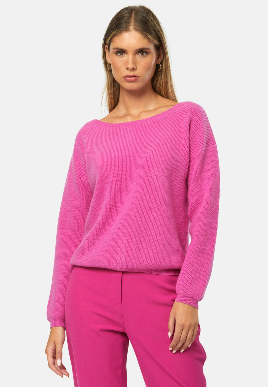 A versatile, reversible cardigan you can wear buttoned at the front or back, or pair with the matching Marlena top. Spun from pure cashmere with a plush, cloud-soft handle, it features a neat crew neckline, dropped shoulders and an easy, hip-skimming fit finished with fine rib trims.