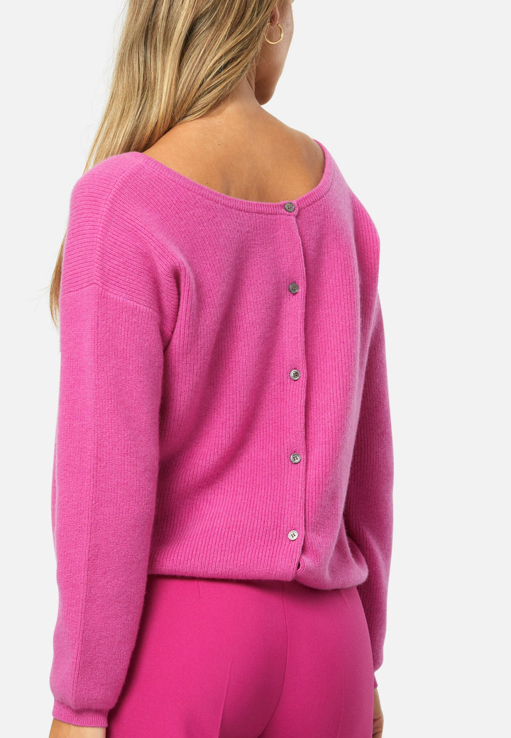 A versatile, reversible cardigan you can wear buttoned at the front or back, or pair with the matching Marlena top. Spun from pure cashmere with a plush, cloud-soft handle, it features a neat crew neckline, dropped shoulders and an easy, hip-skimming fit finished with fine rib trims.