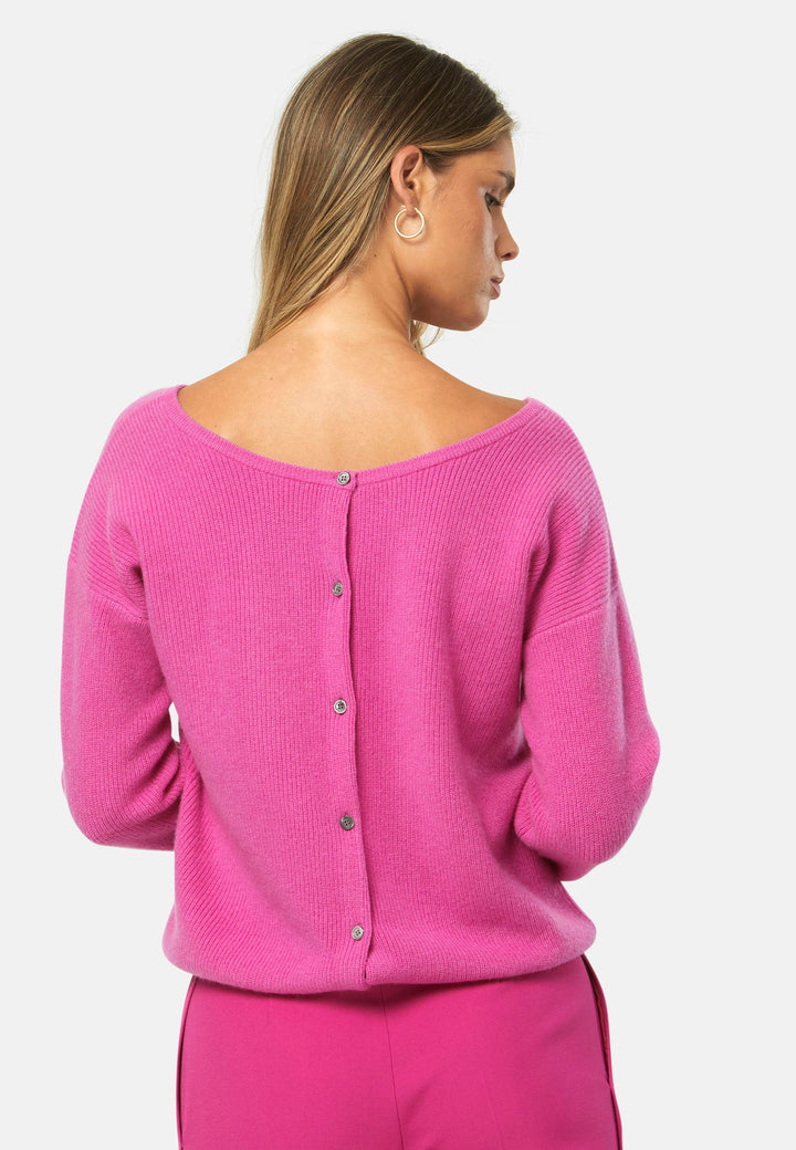 A versatile, reversible cardigan you can wear buttoned at the front or back, or pair with the matching Marlena top. Spun from pure cashmere with a plush, cloud-soft handle, it features a neat crew neckline, dropped shoulders and an easy, hip-skimming fit finished with fine rib trims.