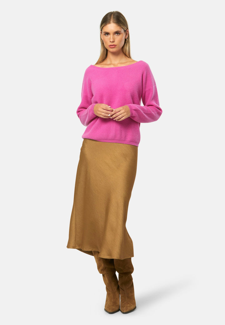 A versatile, reversible cardigan you can wear buttoned at the front or back, or pair with the matching Marlena top. Spun from pure cashmere with a plush, cloud-soft handle, it features a neat crew neckline, dropped shoulders and an easy, hip-skimming fit finished with fine rib trims.