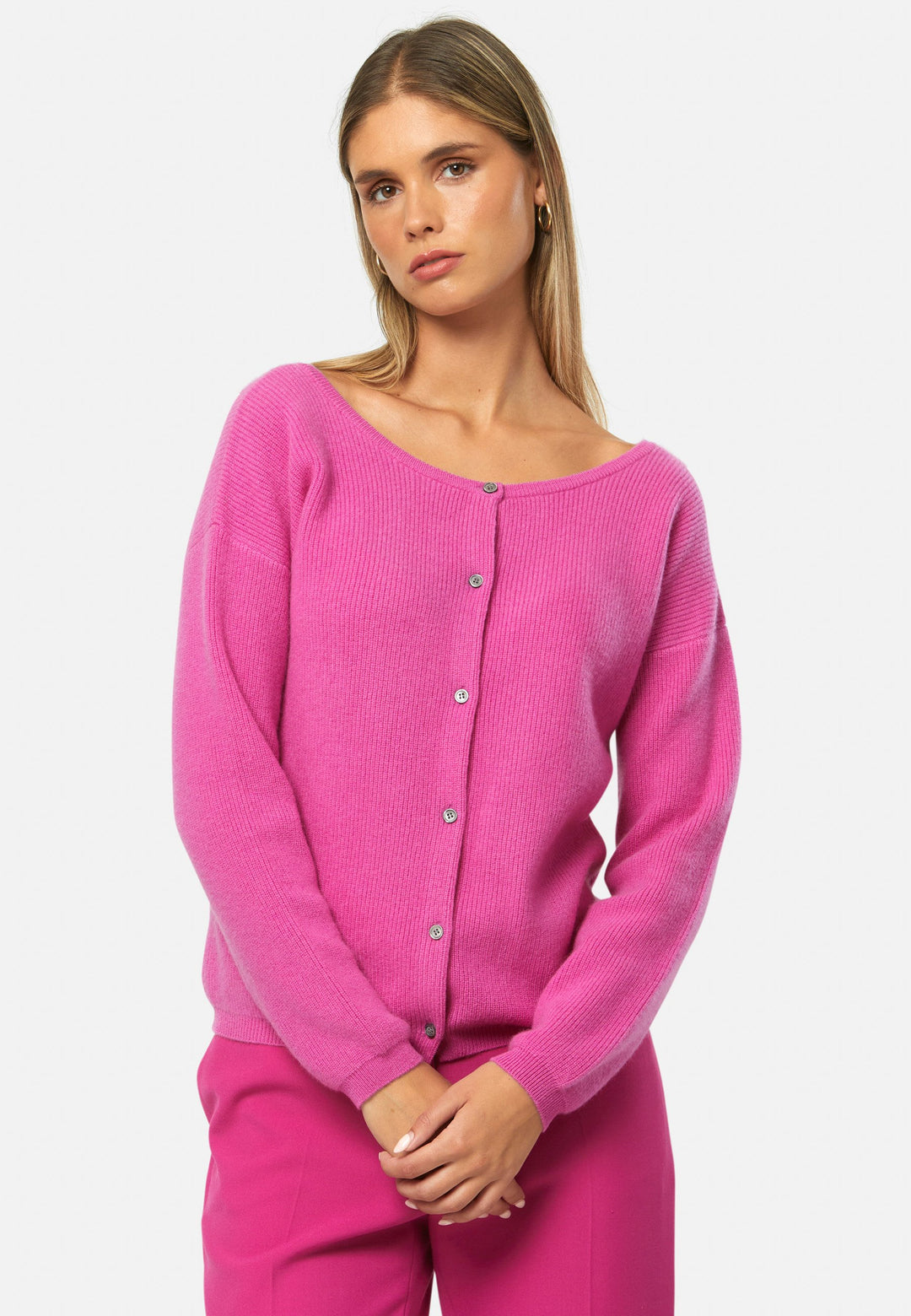 A versatile, reversible cardigan you can wear buttoned at the front or back, or pair with the matching Marlena top. Spun from pure cashmere with a plush, cloud-soft handle, it features a neat crew neckline, dropped shoulders and an easy, hip-skimming fit finished with fine rib trims.