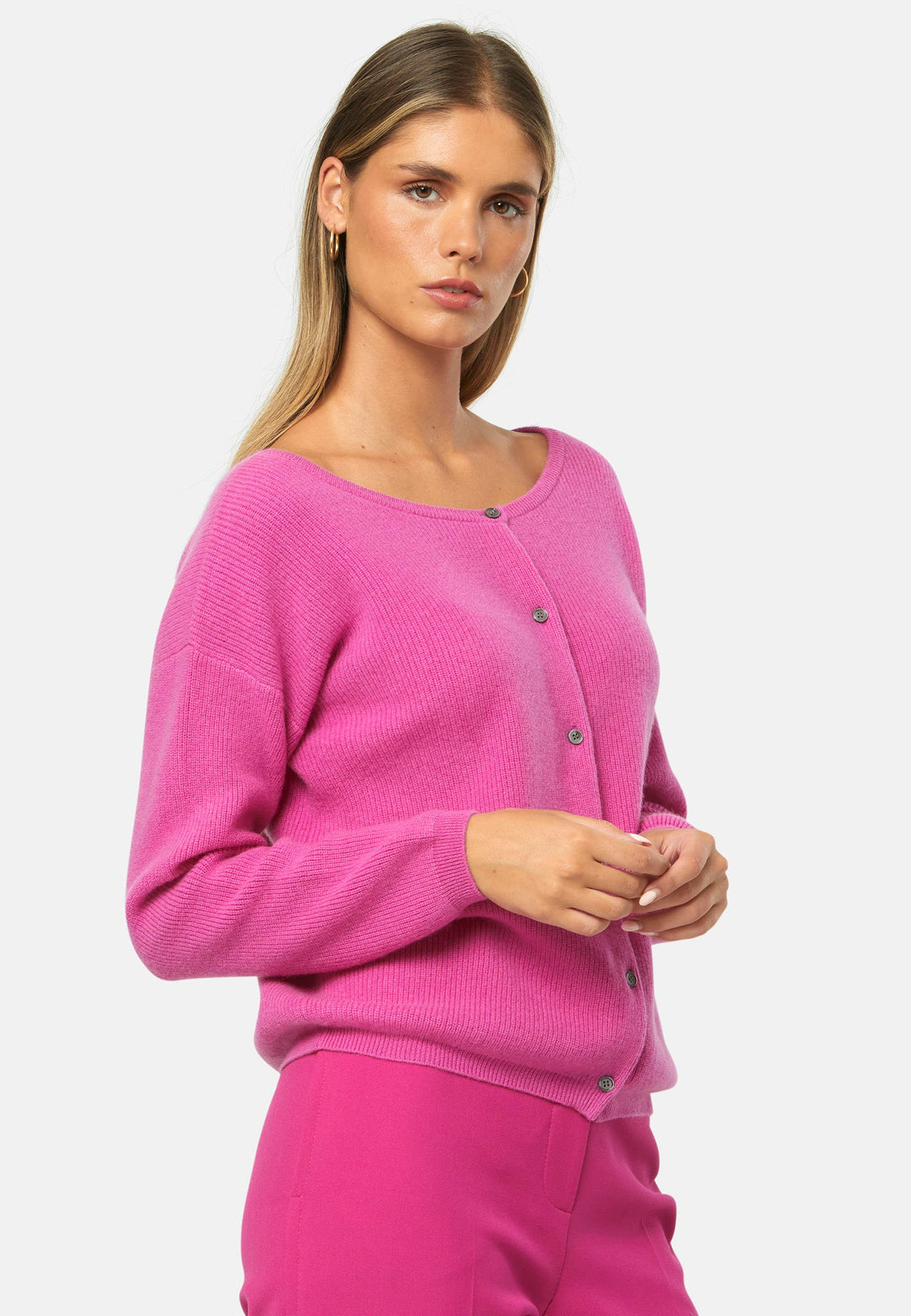 A versatile, reversible cardigan you can wear buttoned at the front or back, or pair with the matching Marlena top. Spun from pure cashmere with a plush, cloud-soft handle, it features a neat crew neckline, dropped shoulders and an easy, hip-skimming fit finished with fine rib trims.