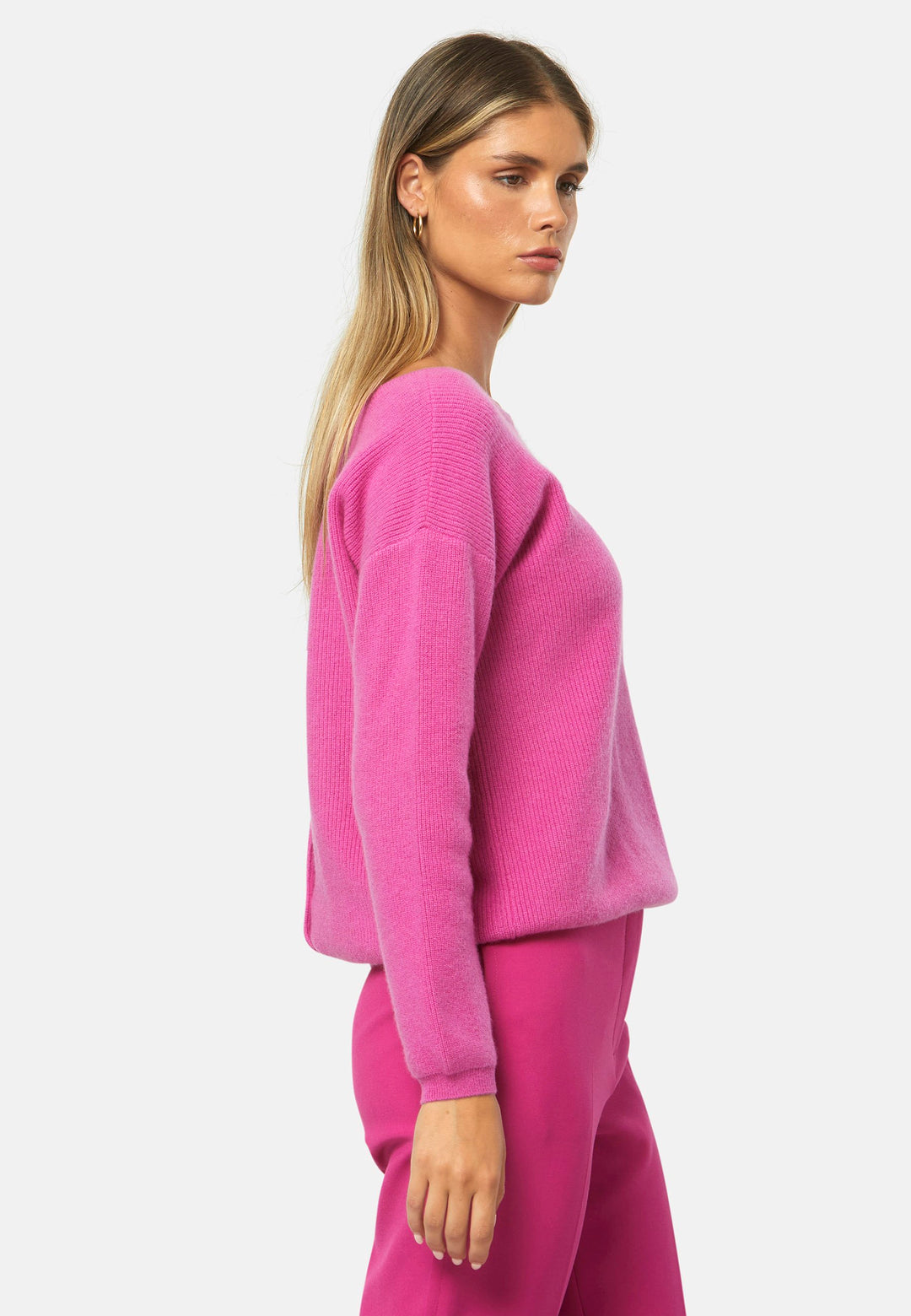 A versatile, reversible cardigan you can wear buttoned at the front or back, or pair with the matching Marlena top. Spun from pure cashmere with a plush, cloud-soft handle, it features a neat crew neckline, dropped shoulders and an easy, hip-skimming fit finished with fine rib trims.