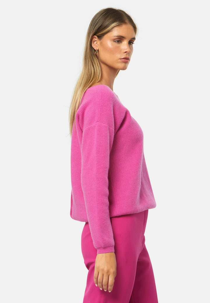 A versatile, reversible cardigan you can wear buttoned at the front or back, or pair with the matching Marlena top. Spun from pure cashmere with a plush, cloud-soft handle, it features a neat crew neckline, dropped shoulders and an easy, hip-skimming fit finished with fine rib trims.