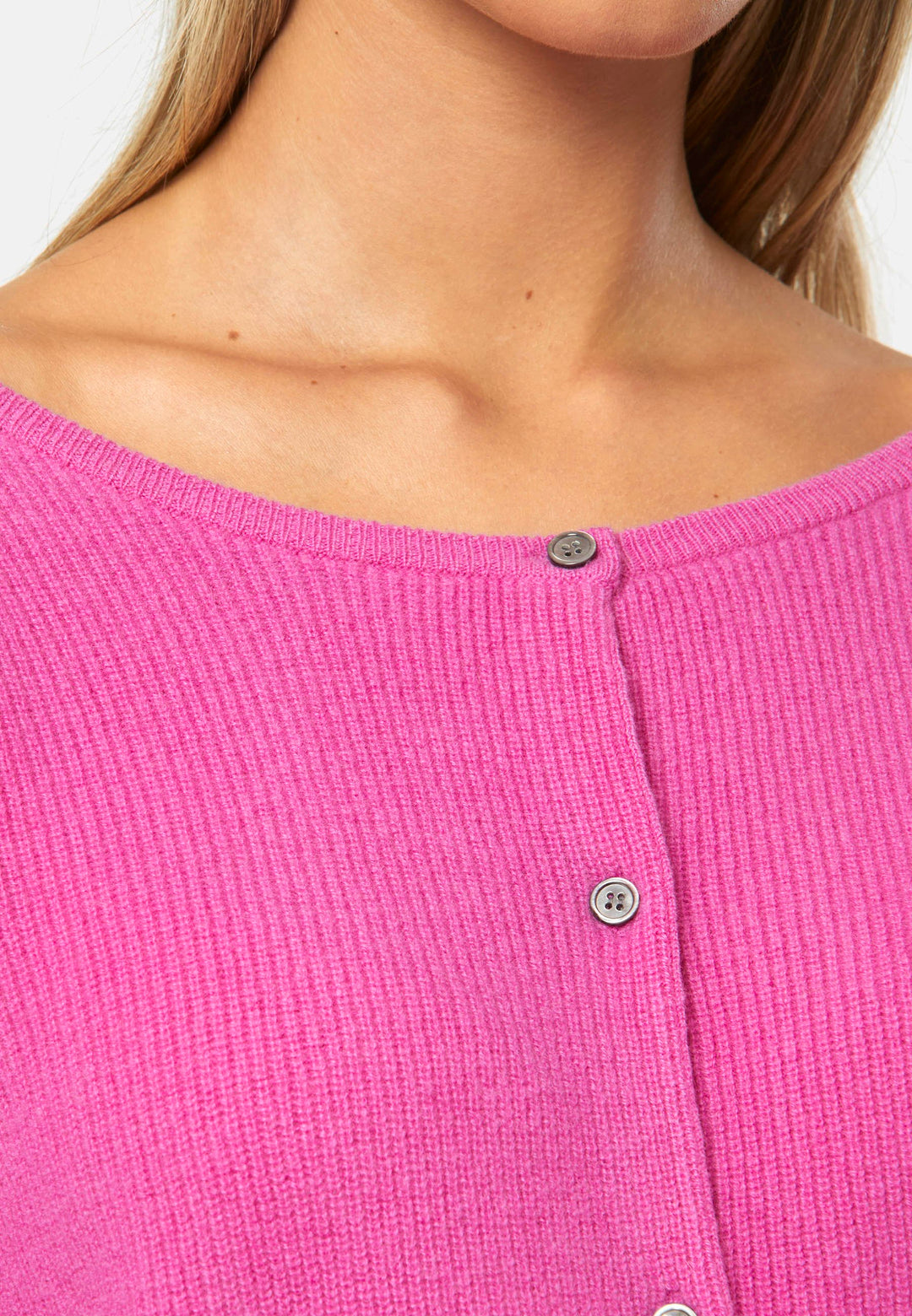 A versatile, reversible cardigan you can wear buttoned at the front or back, or pair with the matching Marlena top. Spun from pure cashmere with a plush, cloud-soft handle, it features a neat crew neckline, dropped shoulders and an easy, hip-skimming fit finished with fine rib trims.