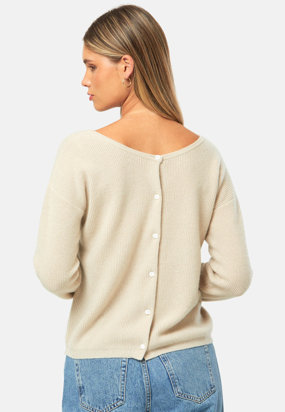 A versatile, reversible cardigan you can wear buttoned at the front or back, or pair with the matching Marlena top. Spun from pure cashmere with a plush, cloud-soft handle, it features a neat crew neckline, dropped shoulders and an easy, hip-skimming fit finished with fine rib trims.