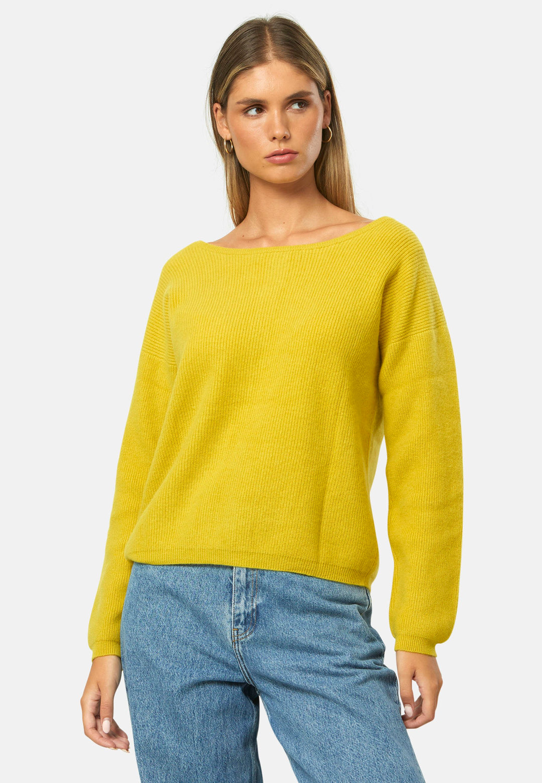 A versatile, reversible cardigan you can wear buttoned at the front or back, or pair with the matching Marlena top. Spun from pure cashmere with a plush, cloud-soft handle, it features a neat crew neckline, dropped shoulders and an easy, hip-skimming fit finished with fine rib trims.