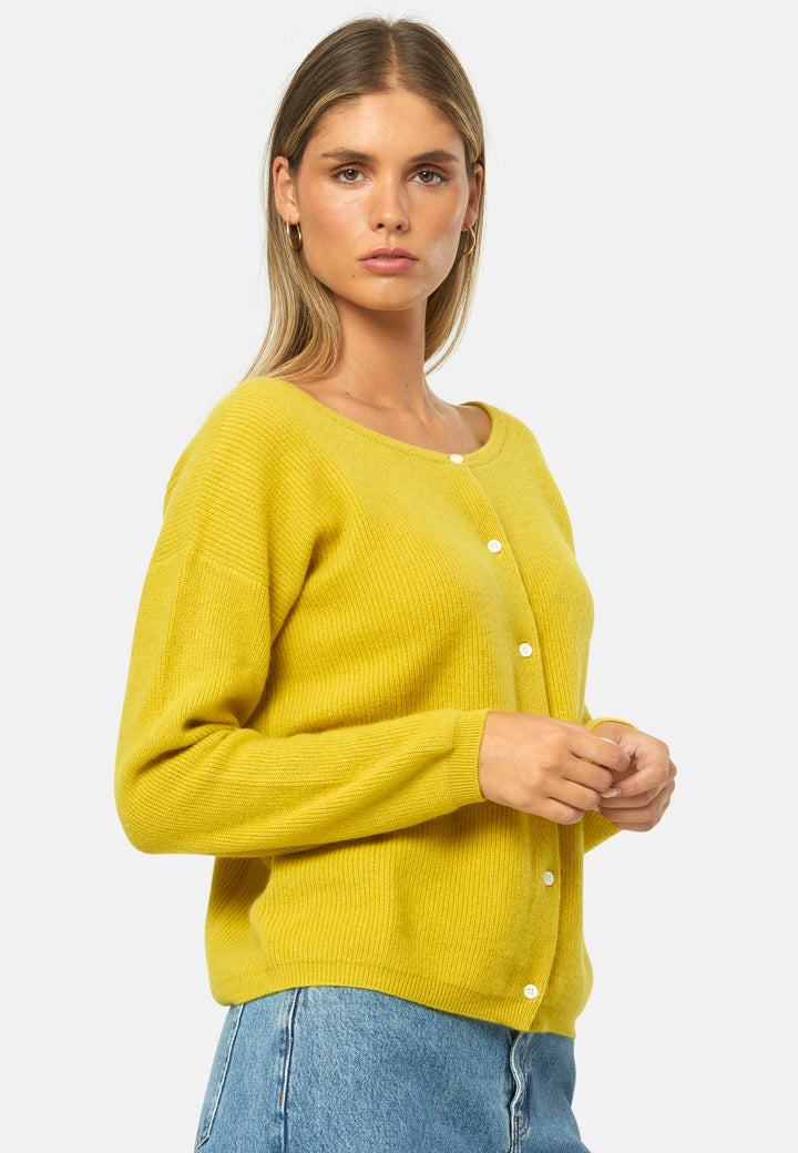 A versatile, reversible cardigan you can wear buttoned at the front or back, or pair with the matching Marlena top. Spun from pure cashmere with a plush, cloud-soft handle, it features a neat crew neckline, dropped shoulders and an easy, hip-skimming fit finished with fine rib trims.