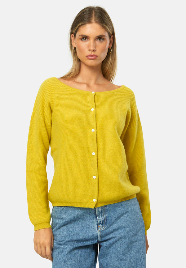 A versatile, reversible cardigan you can wear buttoned at the front or back, or pair with the matching Marlena top. Spun from pure cashmere with a plush, cloud-soft handle, it features a neat crew neckline, dropped shoulders and an easy, hip-skimming fit finished with fine rib trims.