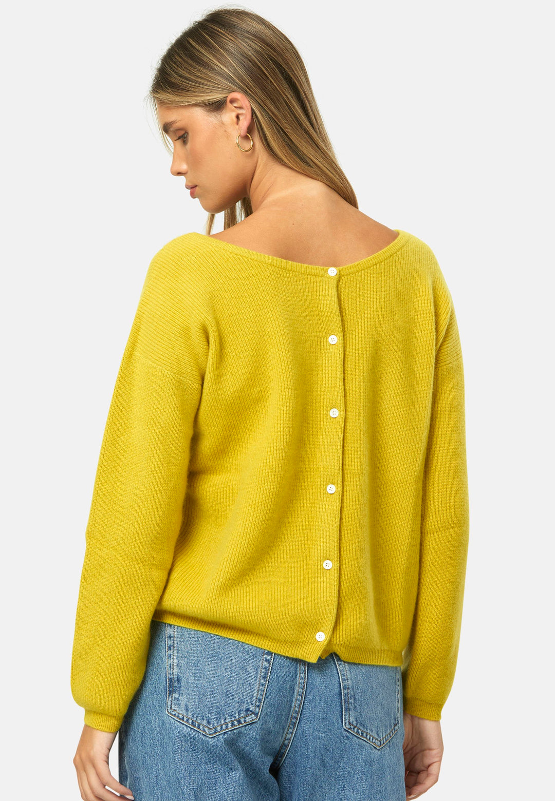 A versatile, reversible cardigan you can wear buttoned at the front or back, or pair with the matching Marlena top. Spun from pure cashmere with a plush, cloud-soft handle, it features a neat crew neckline, dropped shoulders and an easy, hip-skimming fit finished with fine rib trims.
