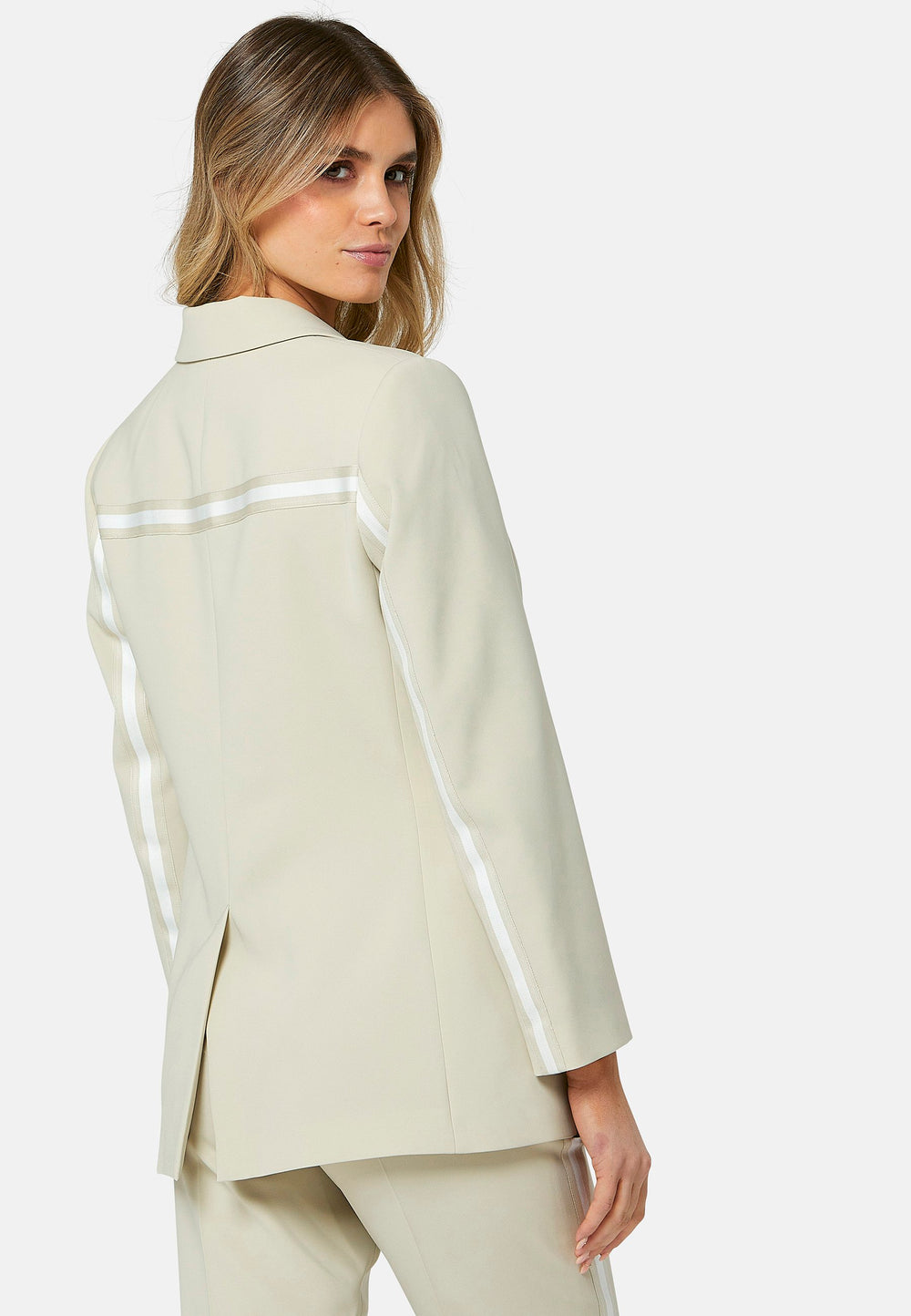 Jade offers a contemporary twist on the classic blazer, now available in a sophisticated bone hue to perfectly complement the matching trousers. This easy-fit jacket features a sporty white and bone stripe trim on the sleeve and cross back, adding a modern touch to its design. Crafted in our signature double crepe with a hint of stretch, Jade ensures both style and comfort, making it a versatile addition to your wardrobe.