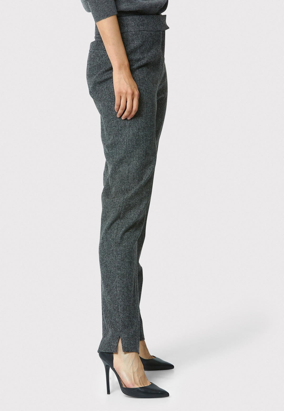 Introducing Jill in charcoal grey, made from a soft-touch wool blend. These classic narrow-leg trousers have a sleek, tailored fit and ankle-grazing length. The clean front sits naturally at the waist, with stylish details like a jet pocket and slit hem. Pair with the Cassie Charcoal Grey Blazer.