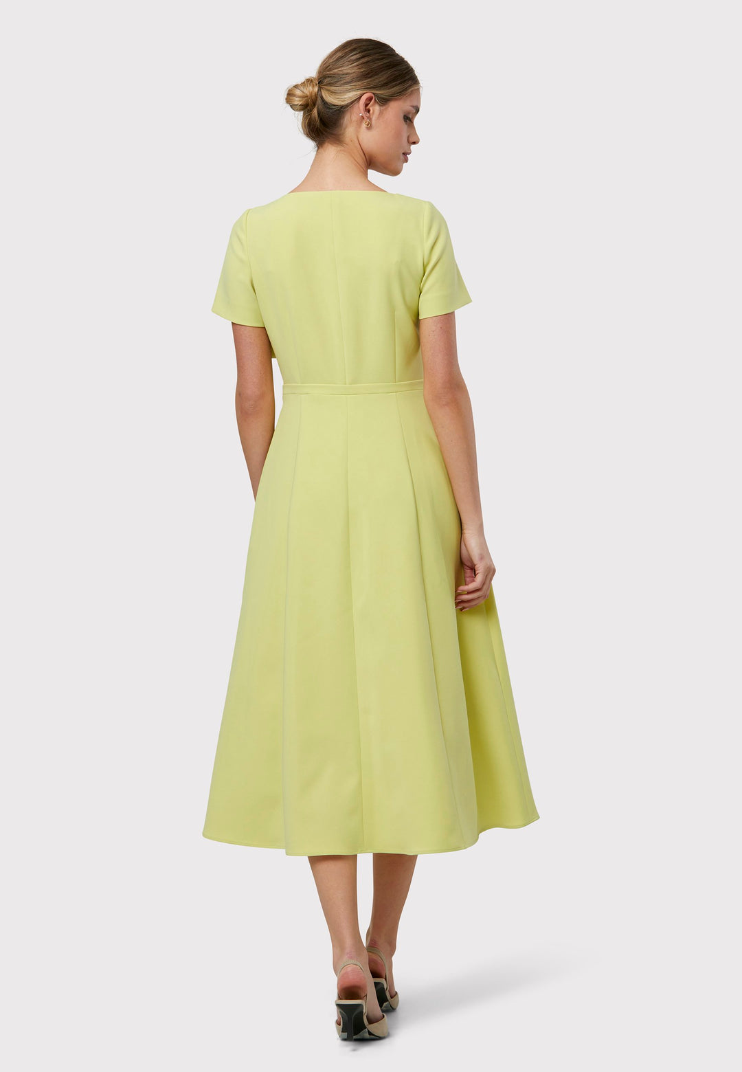 Introducing the Laoise Lime Dress, a refined statement piece designed exclusively for special occasions. Adorned with T-shirt-length sleeves and a meticulously fitted bodice, this dress features an elegant tie detail on the shoulder, creating a sophisticated pleat across the bust. The highlight of this ensemble is its fit-and-flare panelled skirt, gracefully cascading into a flattering A-line shape that exudes timeless elegance and movement.