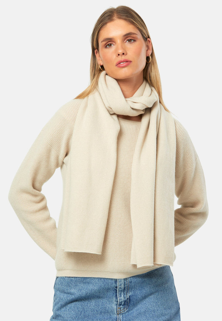 Knitted in pure cashmere with a soft handle, this generously cut wrap drapes fluidly. Loop, wrap or wear as a shoulder cover-up. A versatile layer for every occasion. In soft latte, it pairs seamlessly with neutrals or the matching knitwear.