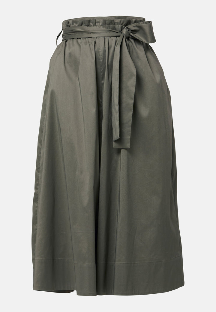 Choose the Meg Olive Culottes. An easy-fitting wide leg, pull-on linen pant that embrace laid-back spirit. A piece you can't travel without. Designed to sit on the high waist for a flattering fit. Features a detachable belt. Paper bag elasticated waist for all day comfort. Cut from a breathable cotton blend. Pair it with a simple tee and the tonal Cassie boyfriend-blazer with trainers for a chic and contemporary look.