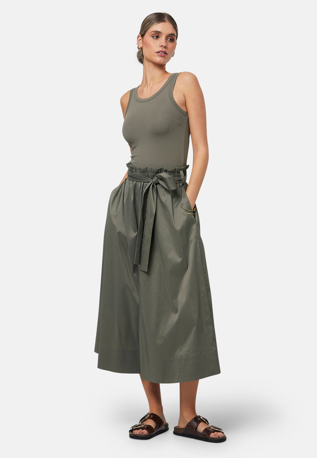 Choose the Meg Olive Culottes. An easy-fitting wide leg, pull-on linen pant that embrace laid-back spirit. A piece you can't travel without. Designed to sit on the high waist for a flattering fit. Features a detachable belt. Paper bag elasticated waist for all day comfort. Cut from a breathable cotton blend. Pair it with a simple tee and the tonal Cassie boyfriend-blazer with trainers for a chic and contemporary look.