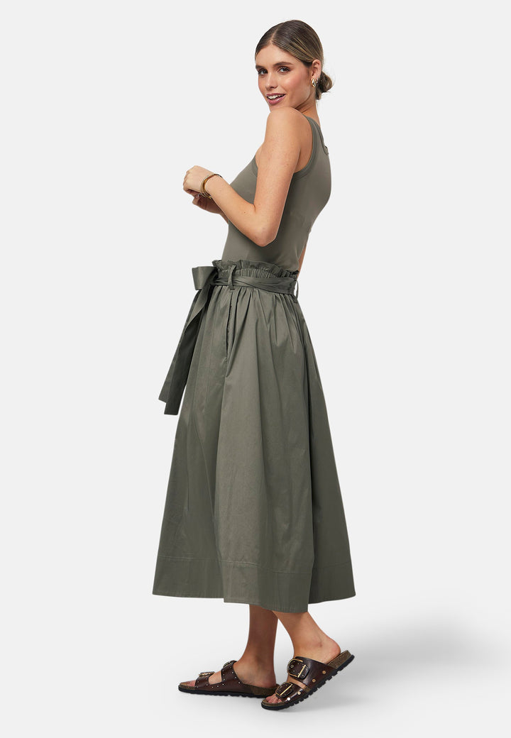 Choose the Meg Olive Culottes. An easy-fitting wide leg, pull-on linen pant that embrace laid-back spirit. A piece you can't travel without. Designed to sit on the high waist for a flattering fit. Features a detachable belt. Paper bag elasticated waist for all day comfort. Cut from a breathable cotton blend. Pair it with a simple tee and the tonal Cassie boyfriend-blazer with trainers for a chic and contemporary look.
