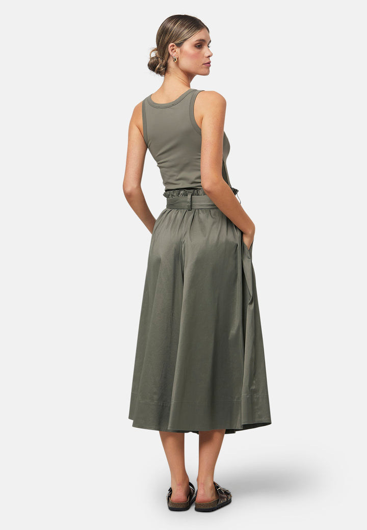 Choose the Meg Olive Culottes. An easy-fitting wide leg, pull-on linen pant that embrace laid-back spirit. A piece you can't travel without. Designed to sit on the high waist for a flattering fit. Features a detachable belt. Paper bag elasticated waist for all day comfort. Cut from a breathable cotton blend. Pair it with a simple tee and the tonal Cassie boyfriend-blazer with trainers for a chic and contemporary look.