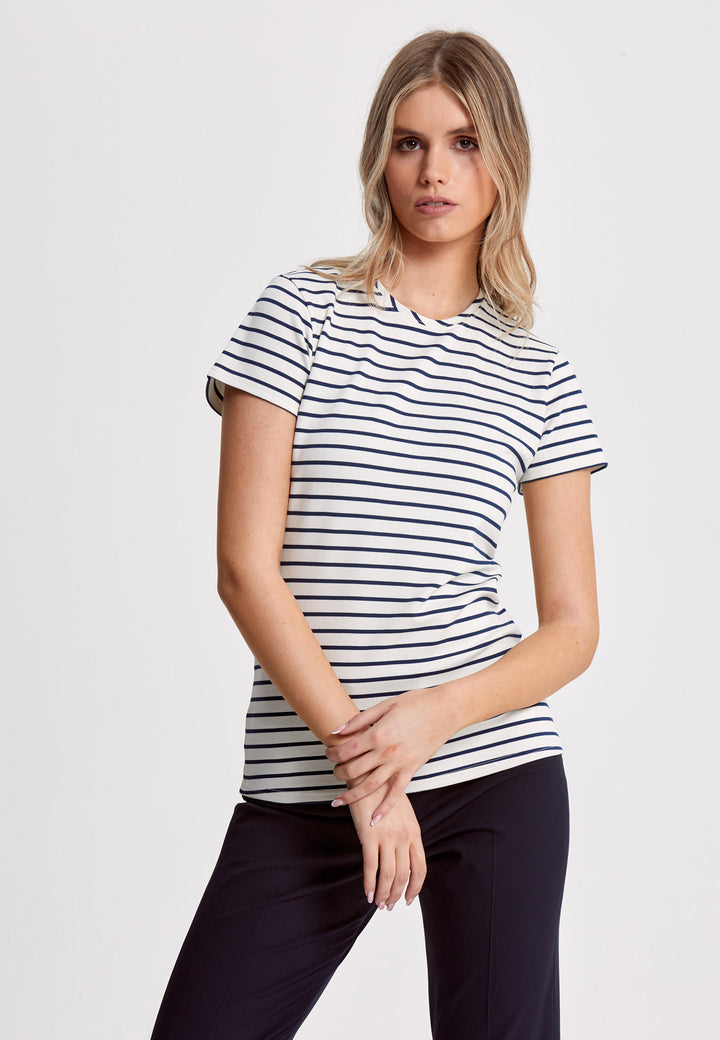 This luxurious rendition of the timeless T-shirt is crafted from premium stretch jersey and boasts a refined round neck, cementing its place as a must-have essential. Now available in a sophisticated navy and ecru stripe.