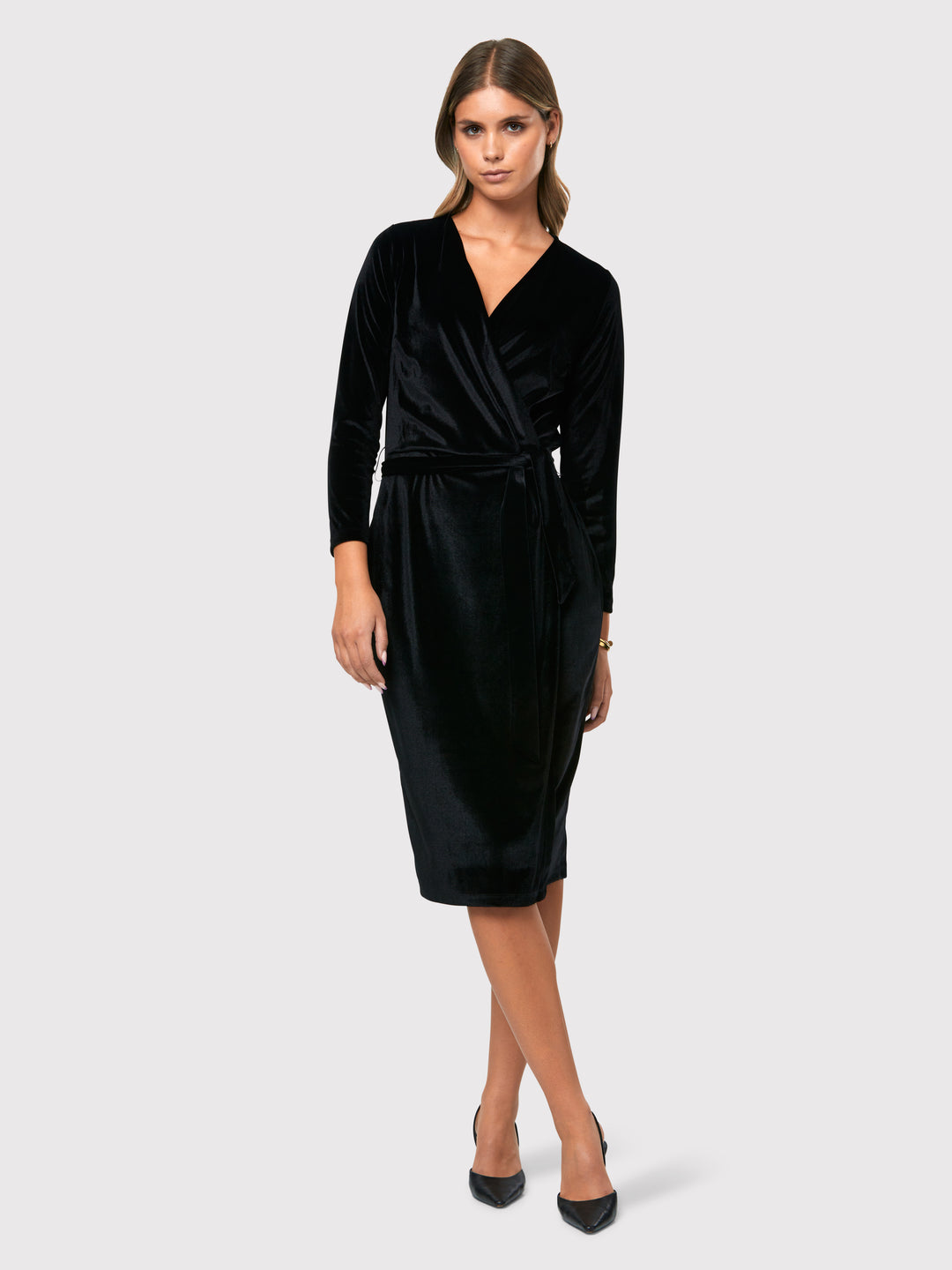 Introducing the Jordan Black Velvet Dress, a must-have addition to your winter wardrobe. This versatile dress combines luxurious stretch velvet a flattering v-neckline, offering a perfect blend of warmth, sophistication, and style. The faux wrap design creates a feminine silhouette that transitions seamlessly from desk to dinner, while the detachable belt allows you to customize your look to suit any occasion. Made with sumptuous velvet fabric.