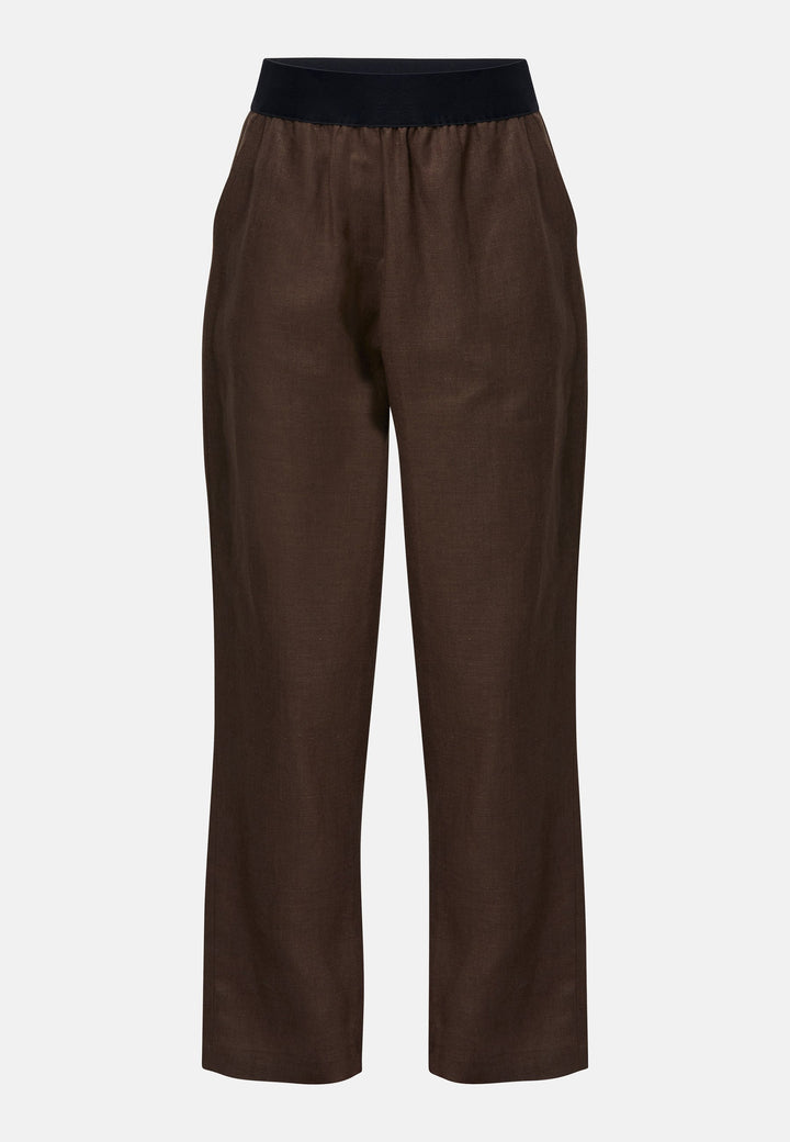 These relaxed-fit trousers in a rich brown hue are crafted from breathable Irish linen, making them perfect for casual, everyday wear. Featuring an elasticated waistband and practical back pocket, they offer both comfort and functionality. Pair them with sandals, the Cassie jacket and a simple top for a laid-back, effortless look.