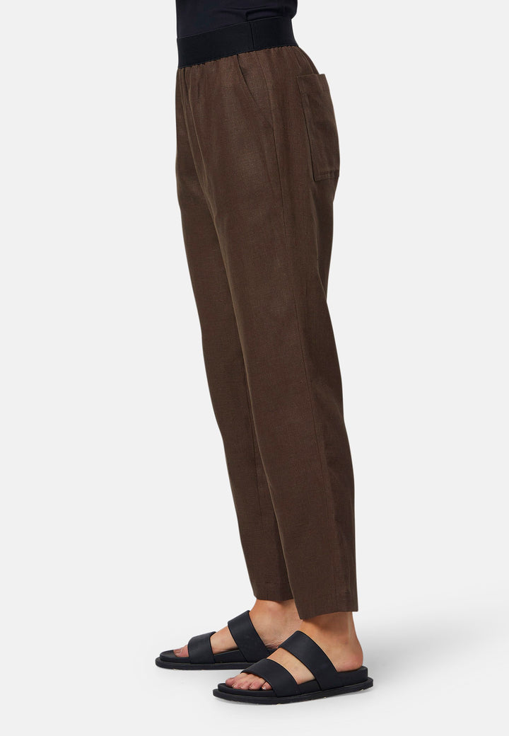 These relaxed-fit trousers in a rich brown hue are crafted from breathable Irish linen, making them perfect for casual, everyday wear. Featuring an elasticated waistband and practical back pocket, they offer both comfort and functionality. Pair them with sandals, the Cassie jacket and a simple top for a laid-back, effortless look.