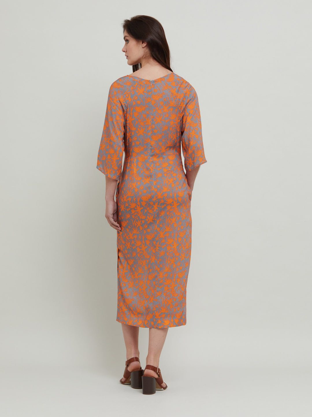 Introducing the Ailbhe, dress. This fun & easy fitting V-neck silhouette features front ties, slashed bodice, side seam pockets and falls to the mid-calf. Crafted in an adventurous and sophisticated rust & smoky blue printed breathable viscose.  Designed in Ireland by Helen McAlinden. Made in Europe. Free shipping to the EU & UK.