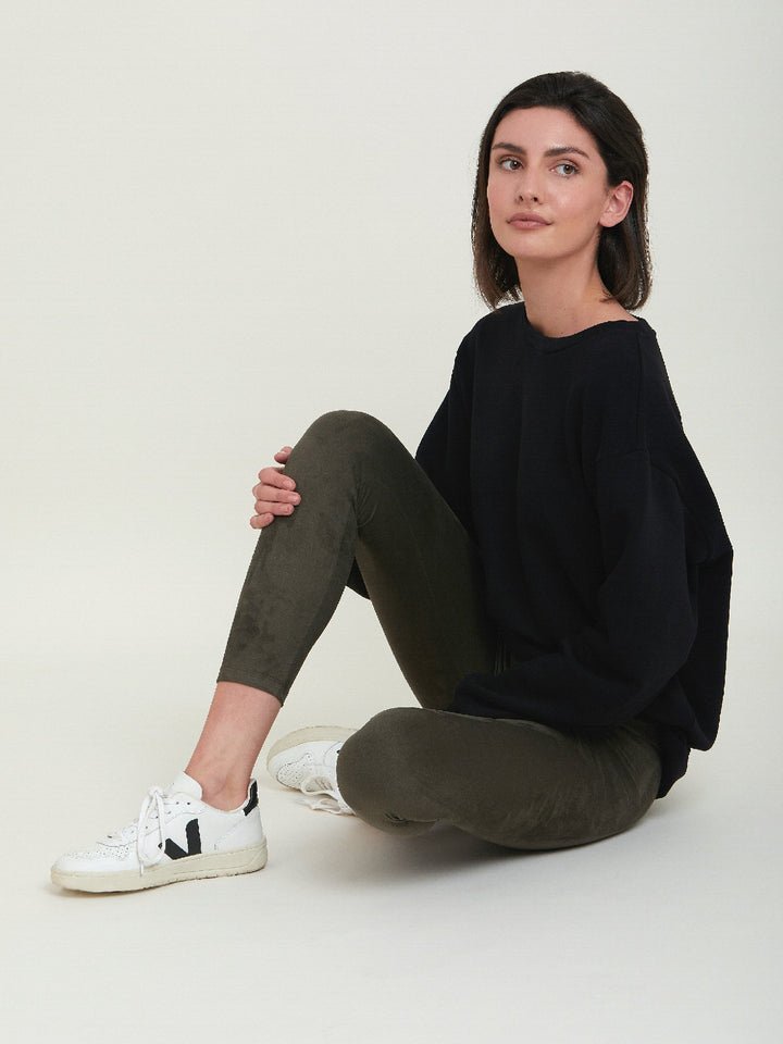 Belle faux suede legging in a flattering super stretch fabric. Fits snuggly to a natural waistline to ensure a stream-line fit & features front concealed ties for added comfort. Team with the Khloe Black Sweatshirt to take you from everyday living to your yoga sessions.