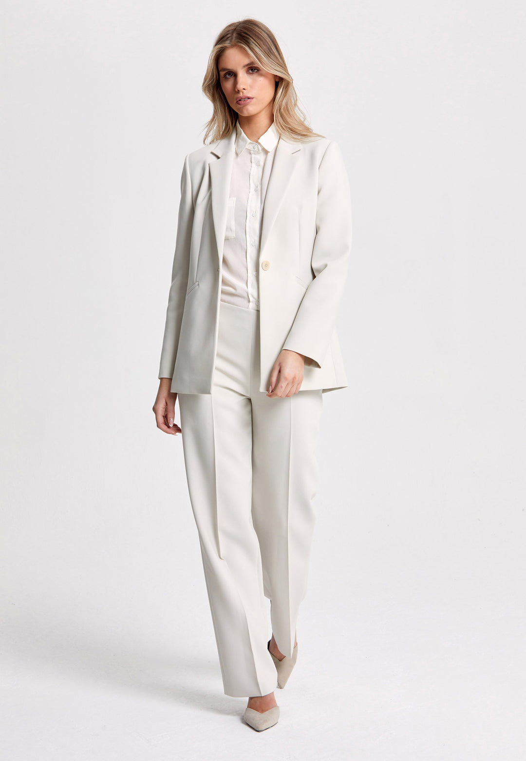 Investment-worthy, easy-fitting flat front pant. Relaxed straight leg crafted in a fluid tricotine. A wardrobe staple and HMcA classic. This fabric is made with a hint of elastane to ensure comfort and ease of movement. Shown here in a sophisticated neutral. Pair with a simple tee for workwear appeal or elevate your look with the coordinating blazer.