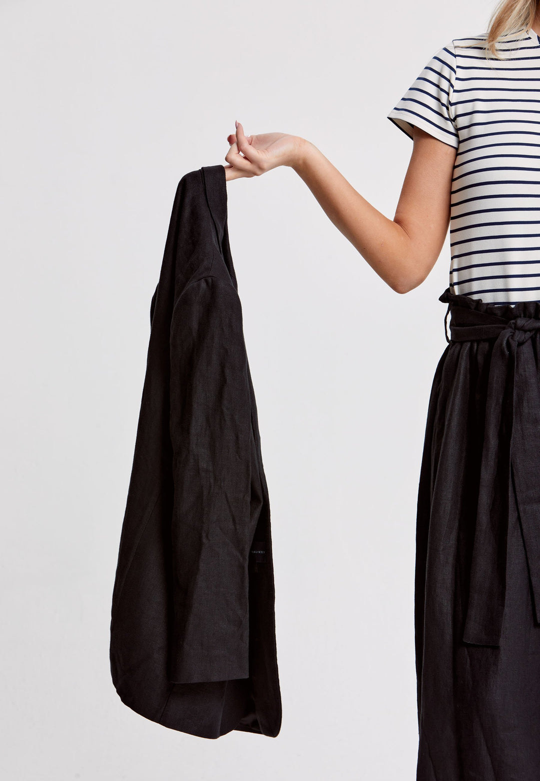 Cassie, the investment-worthy black linen blazer. The ultimate summer attire. Minimalist styling with a single button fastening. An oversized and slightly boxy silhouette. Wear it with a simple tee and the co-ordinating Vanessa pant with trainers for a chic and contemporary look
