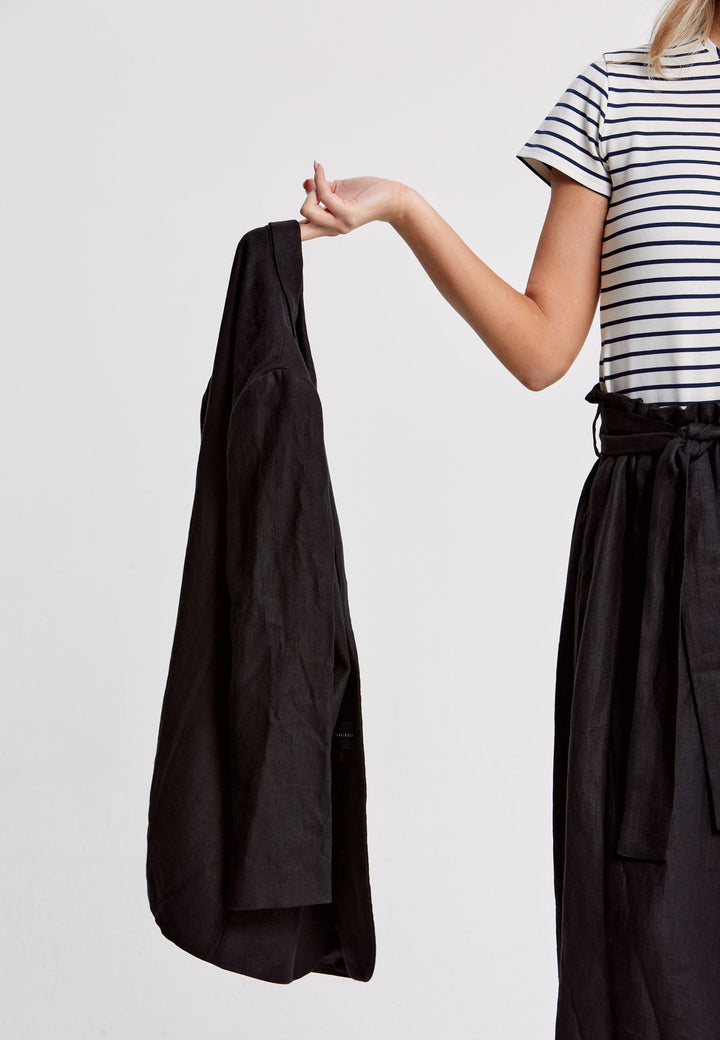Cassie, the investment-worthy black linen blazer. The ultimate summer attire. Minimalist styling with a single button fastening. An oversized and slightly boxy silhouette. Wear it with a simple tee and the co-ordinating Vanessa pant with trainers for a chic and contemporary look